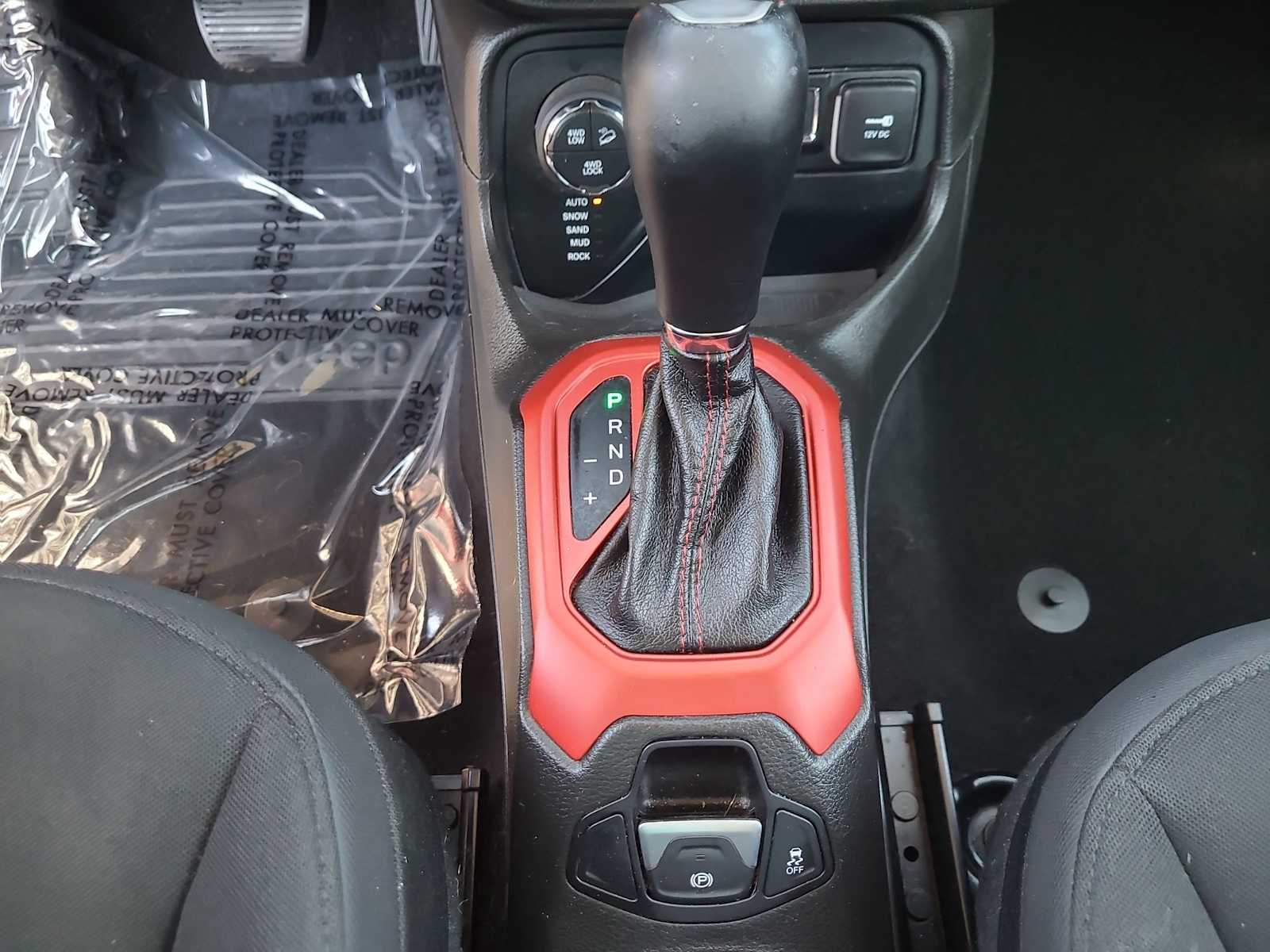 Thumbnail: 2017 Jeep Renegade - 25