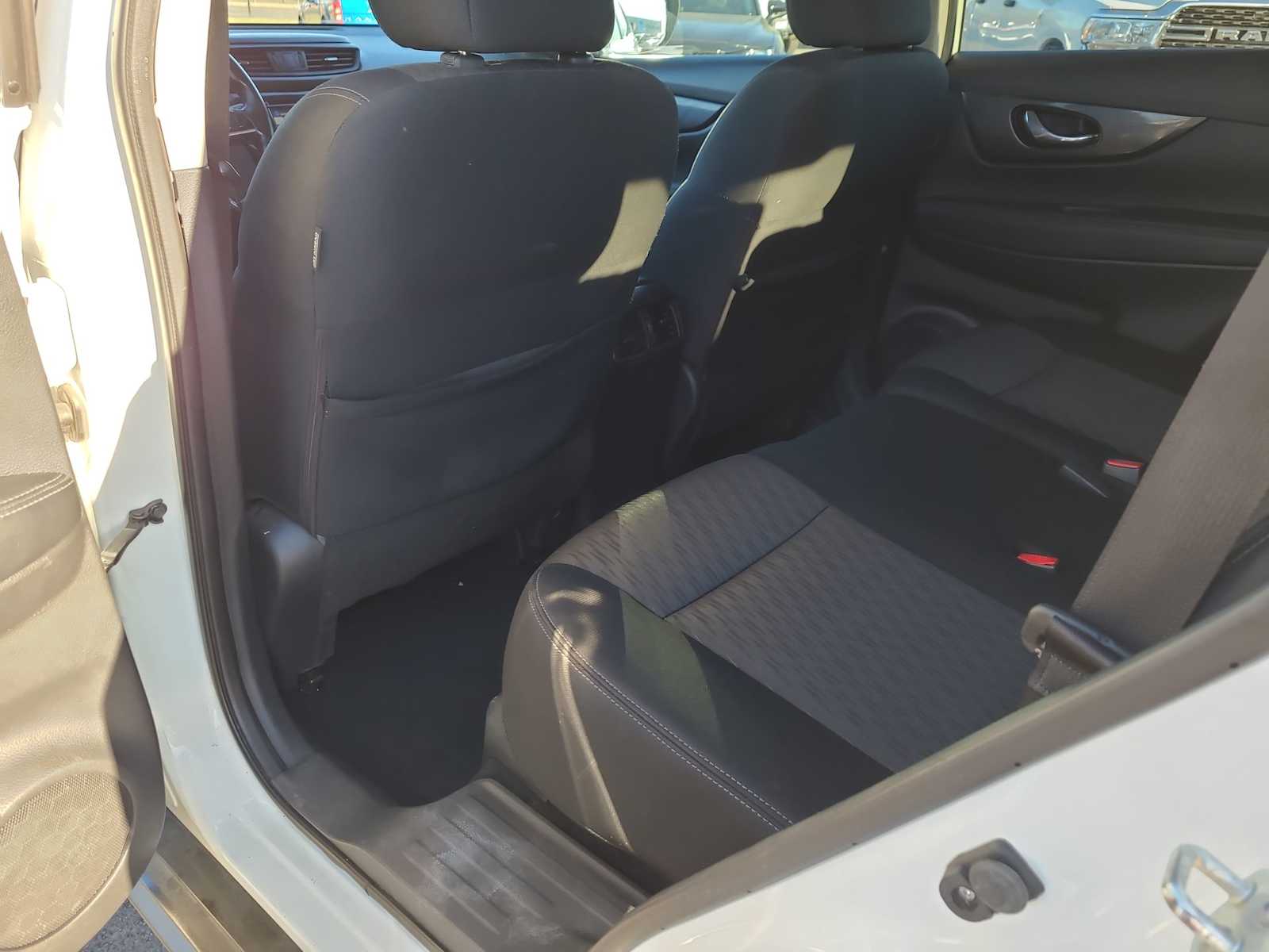 Thumbnail: 2017 Nissan Rogue - 20