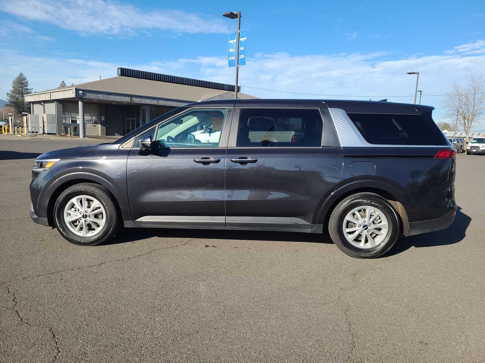 Thumbnail: 2024 Kia Carnival - 11