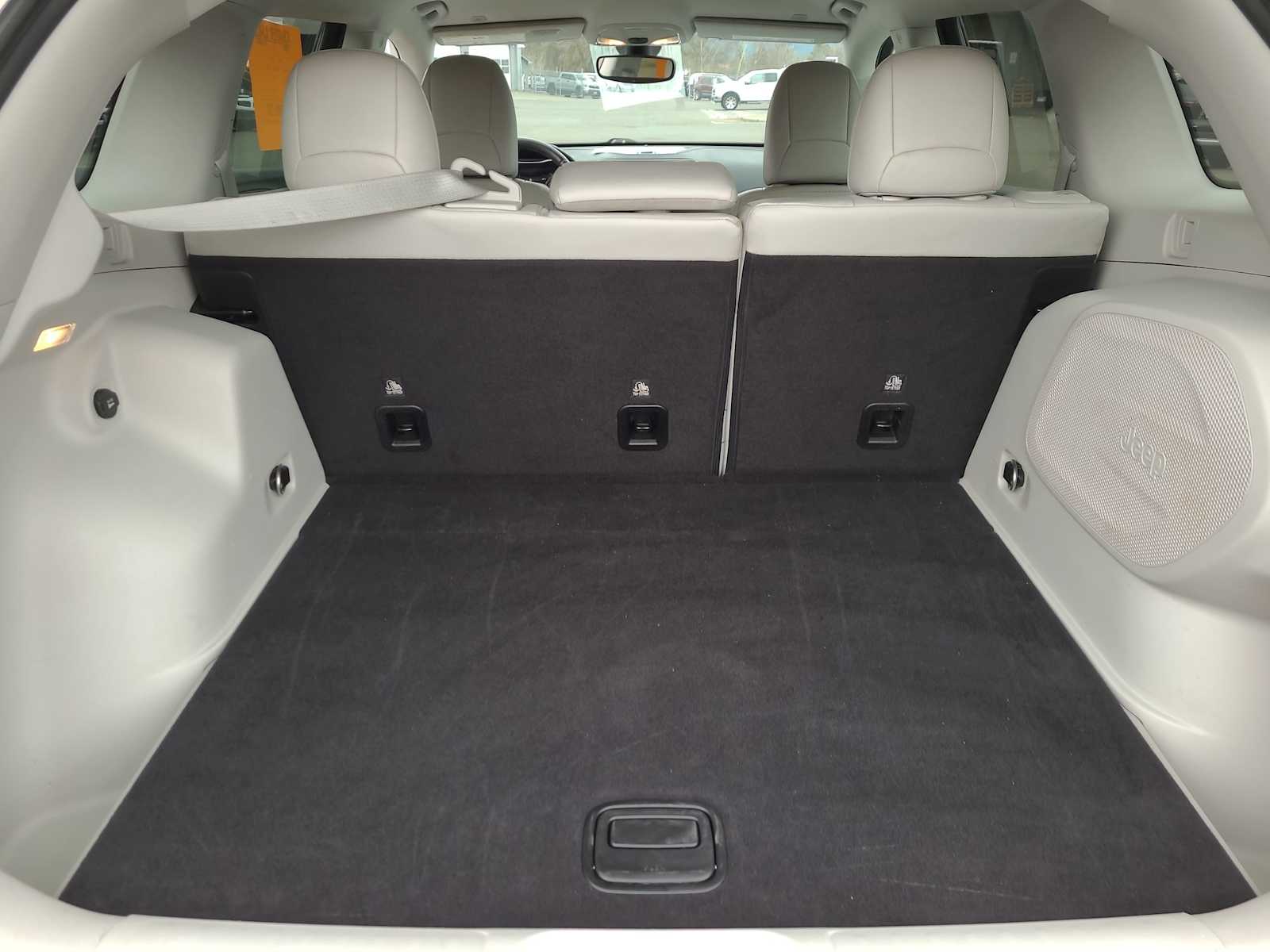 Thumbnail: 2019 Jeep Cherokee - 27