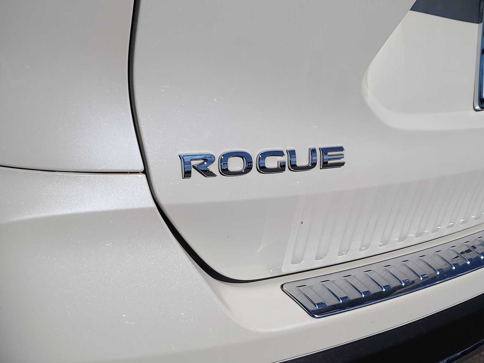 Thumbnail: 2017 Nissan Rogue - 15