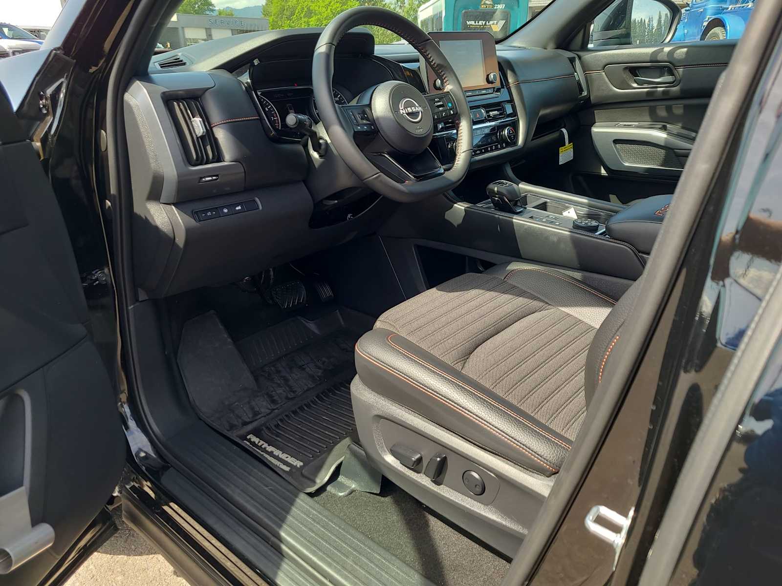 Thumbnail: 2025 Nissan Pathfinder - 10