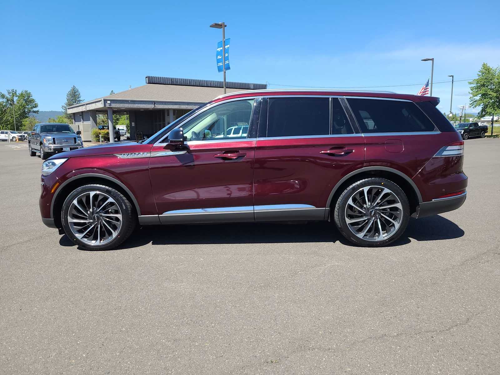 Thumbnail: 2020 Lincoln Aviator - 11
