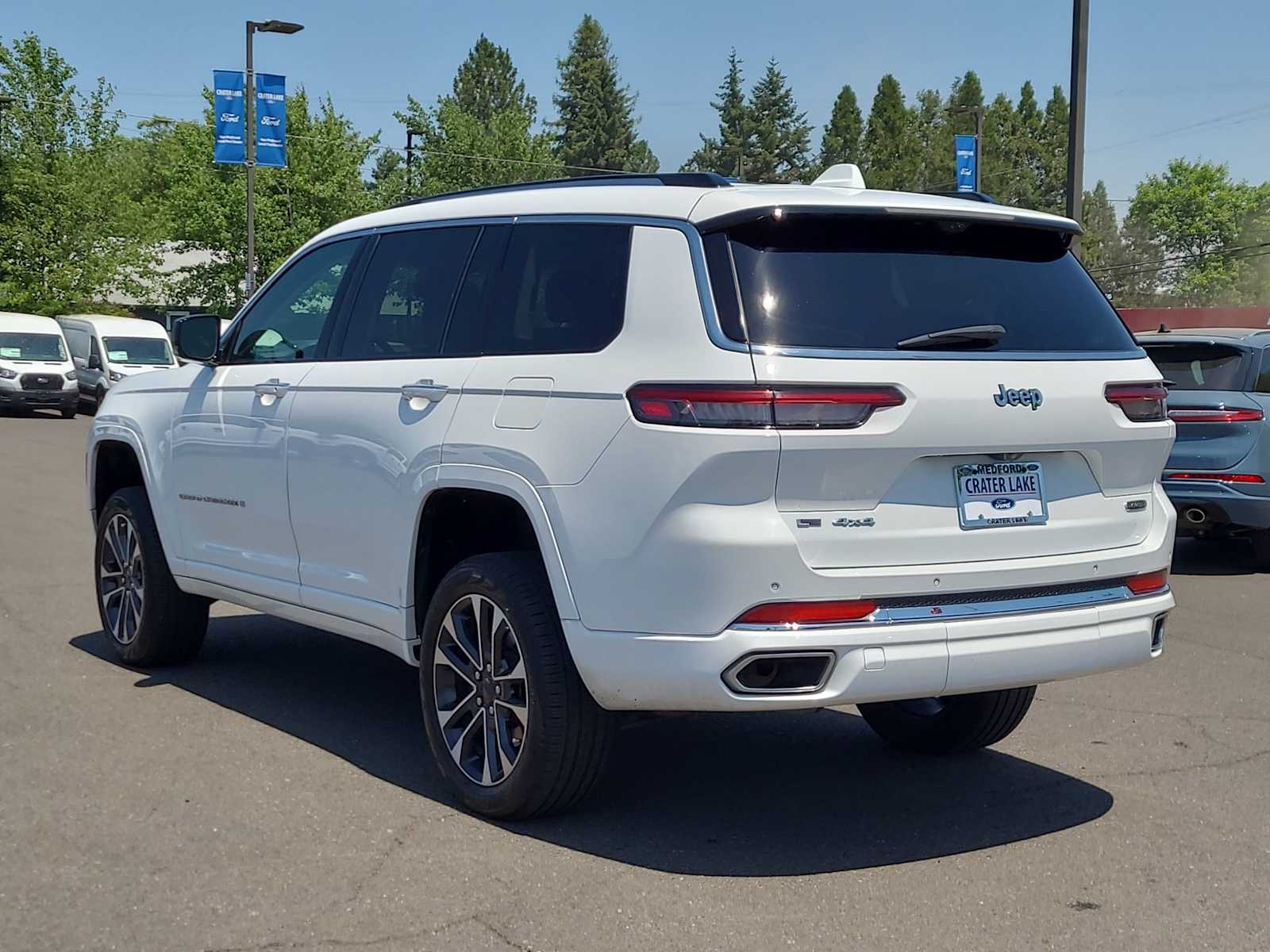 2022 Jeep Grand Cherokee Overland 12