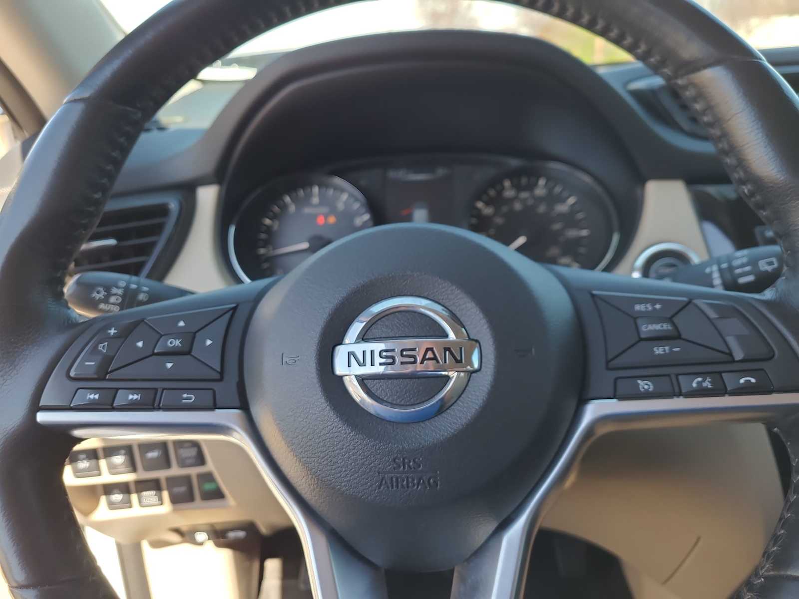 Thumbnail: 2017 Nissan Rogue - 23