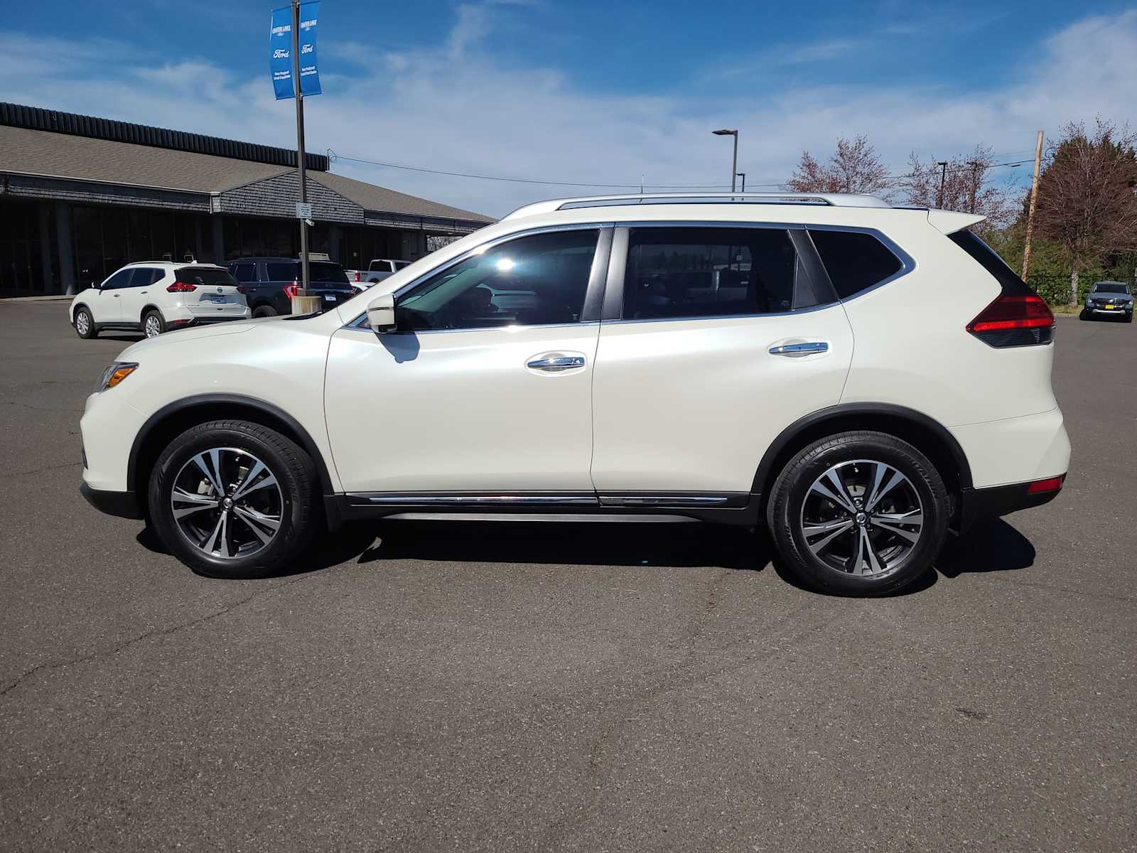 Thumbnail: 2017 Nissan Rogue - 11