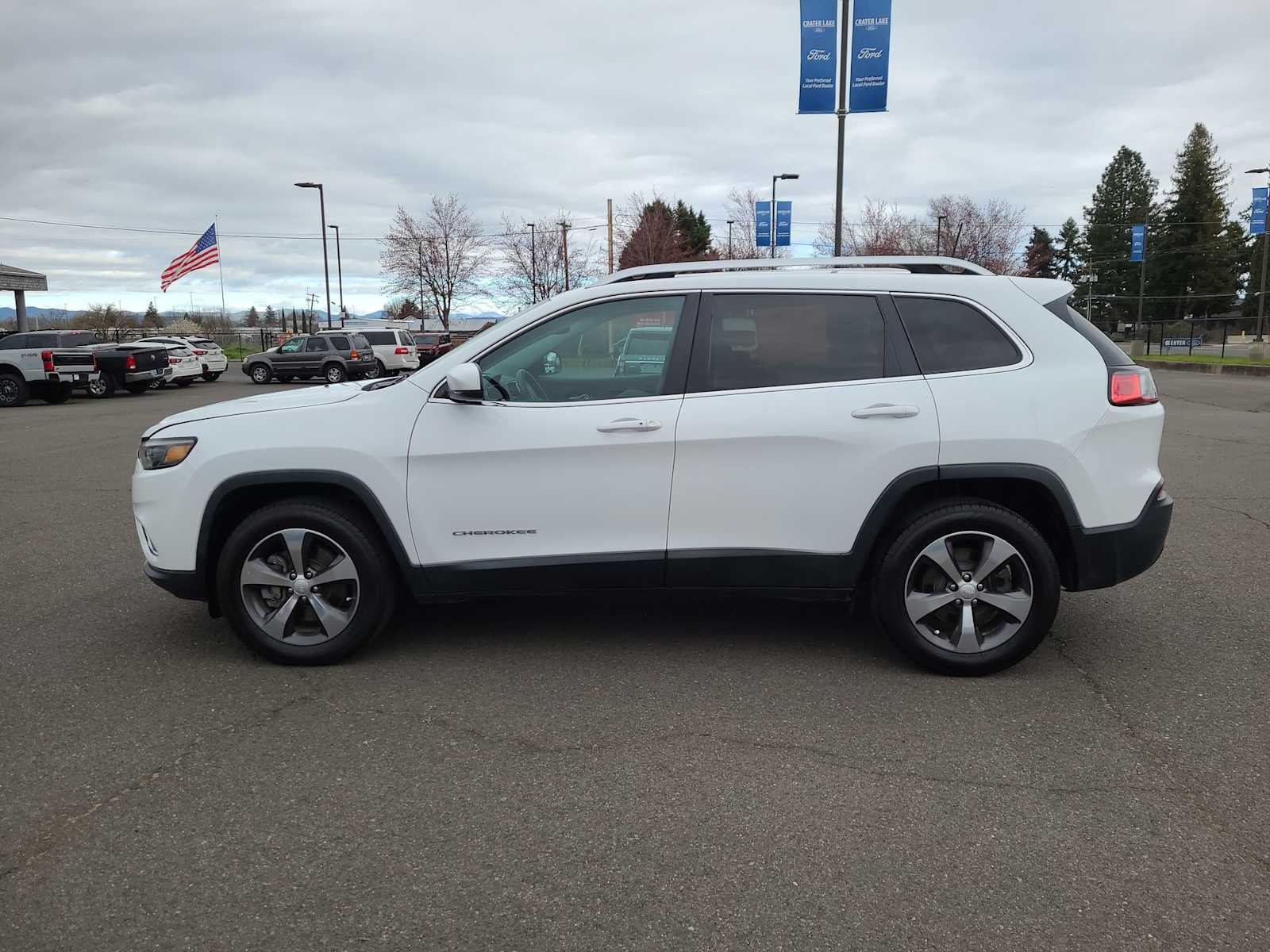 Thumbnail: 2019 Jeep Cherokee - 11