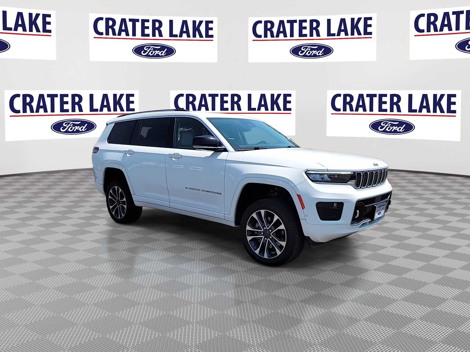2022 Jeep Grand Cherokee Overland 2