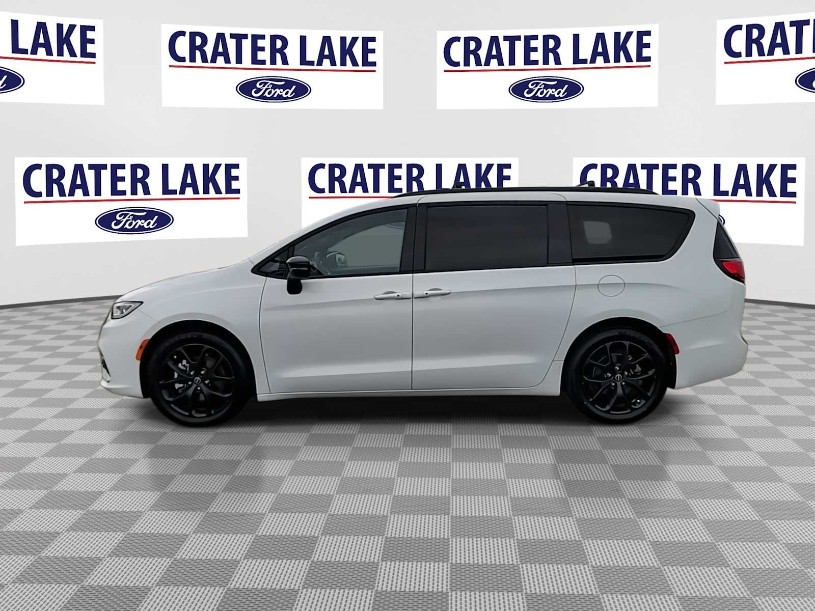 Thumbnail: 2025 Chrysler Pacifica - 5