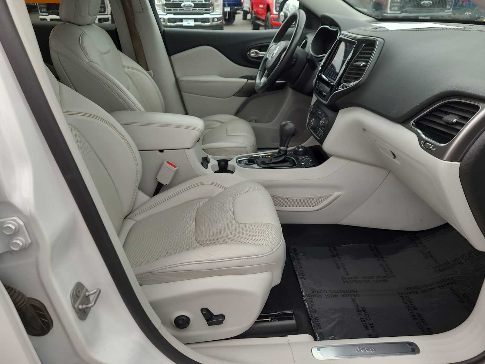 Thumbnail: 2019 Jeep Cherokee - 22