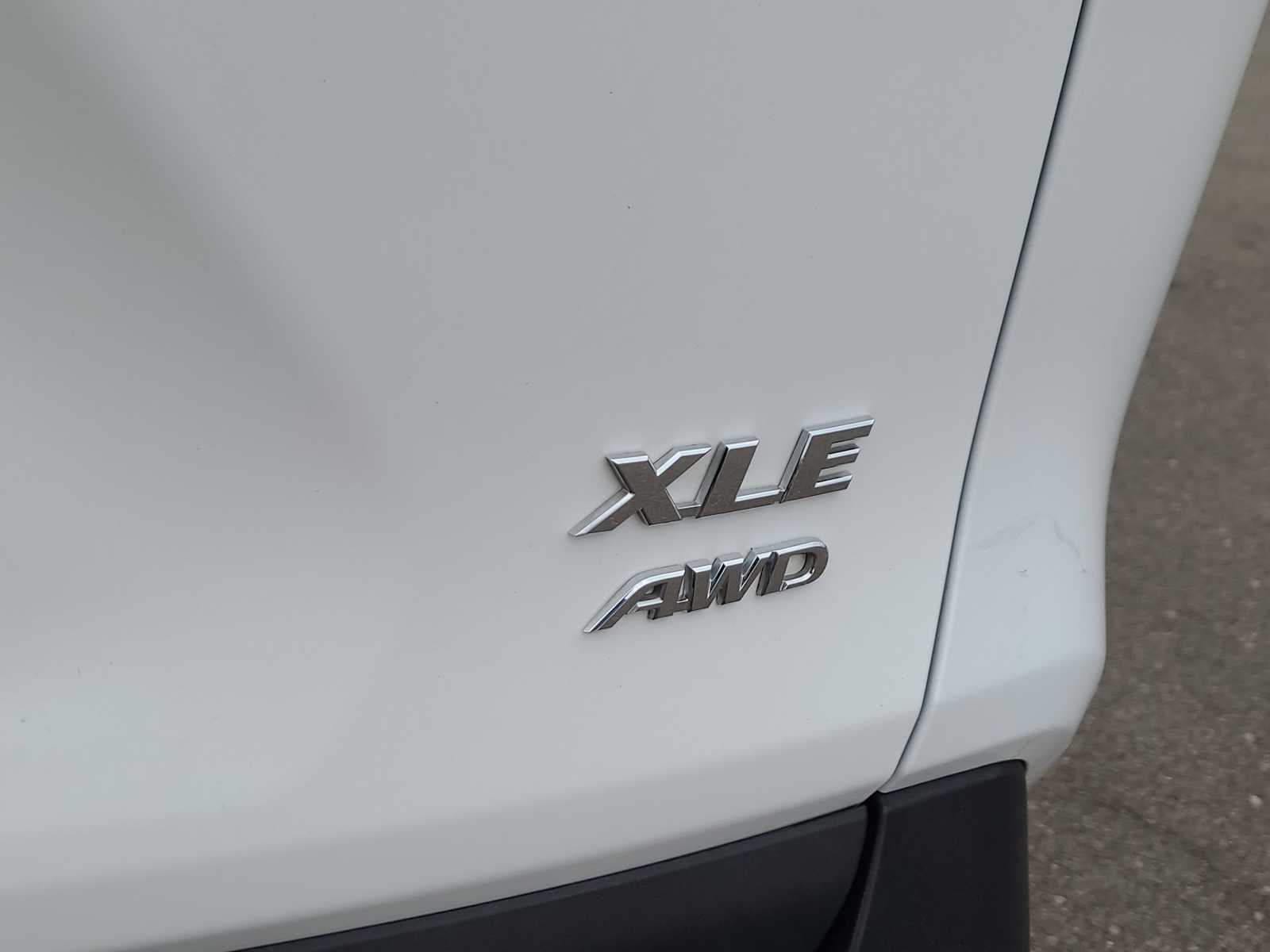 Thumbnail: 2020 Toyota RAV4 - 15