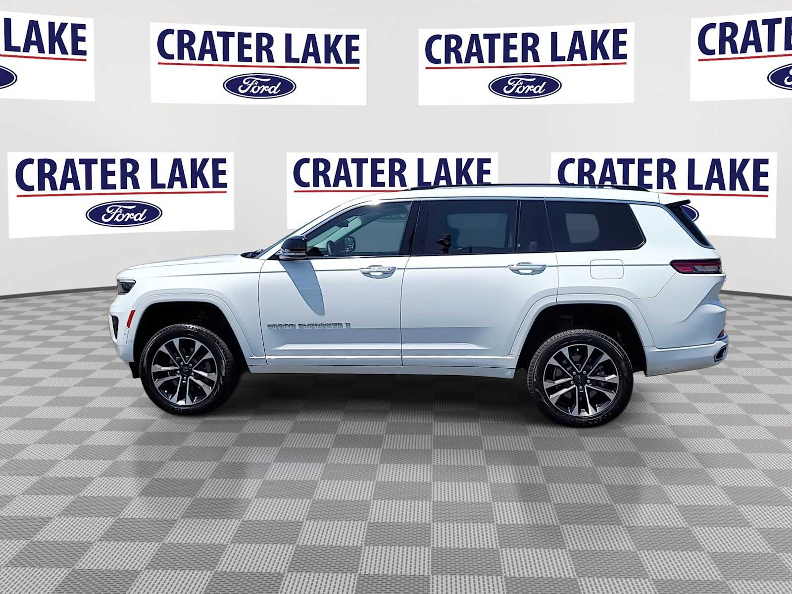 2022 Jeep Grand Cherokee Overland 5