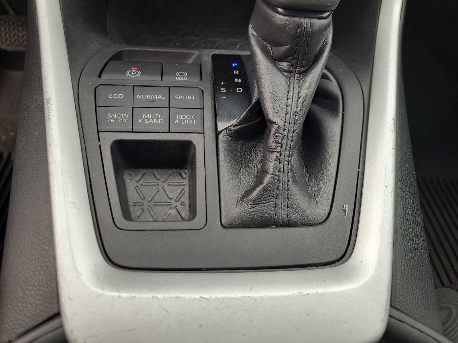 Thumbnail: 2020 Toyota RAV4 - 25