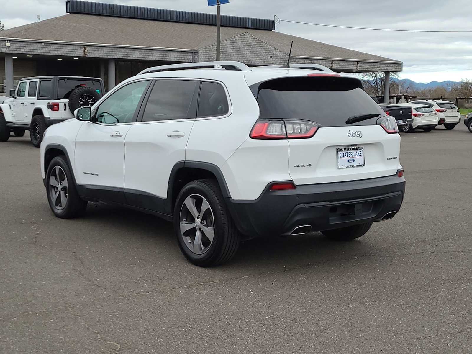 Thumbnail: 2019 Jeep Cherokee - 12