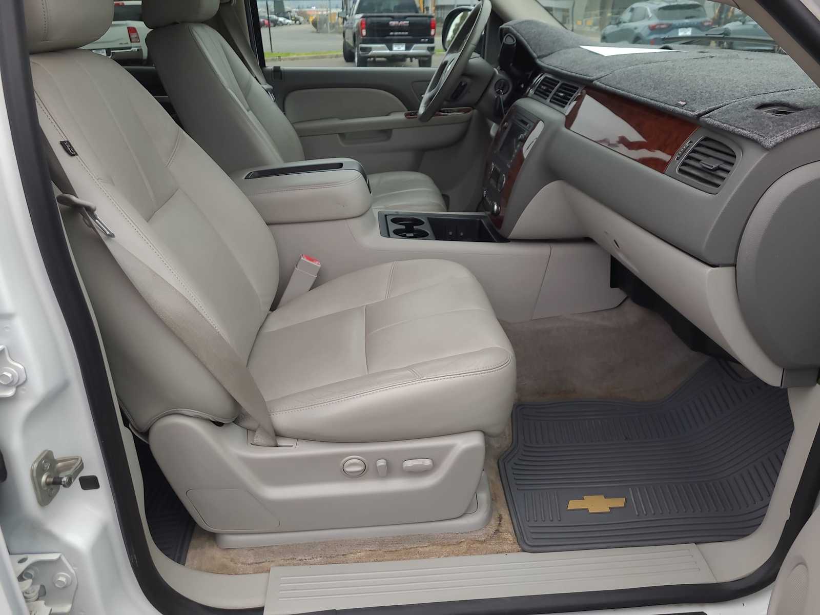 Thumbnail: 2010 Chevrolet Avalanche 1500 - 22