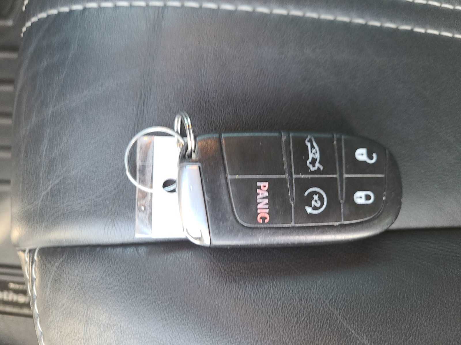2014 Chrysler 300 S 28