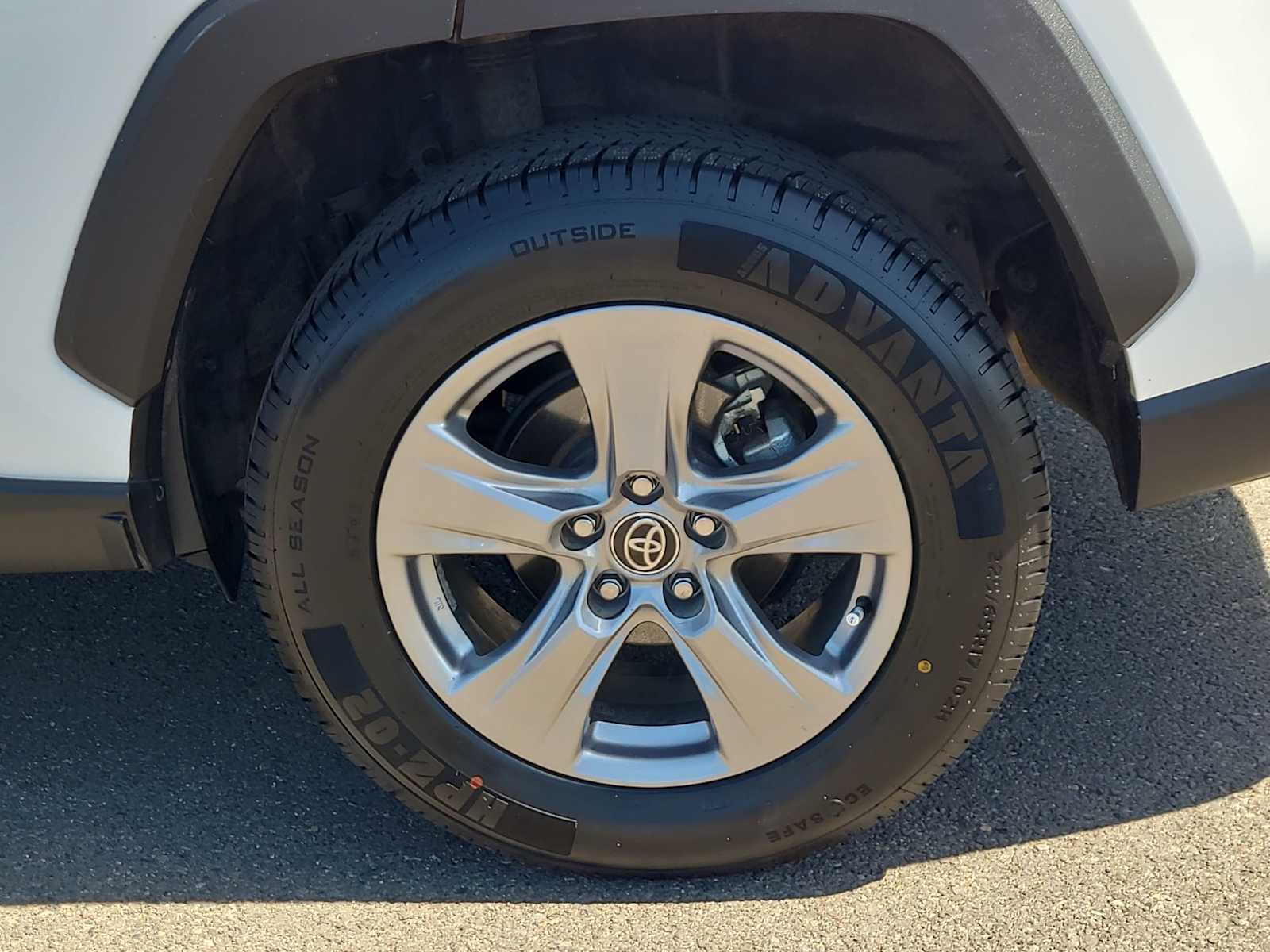 Thumbnail: 2023 Toyota RAV4 - 16