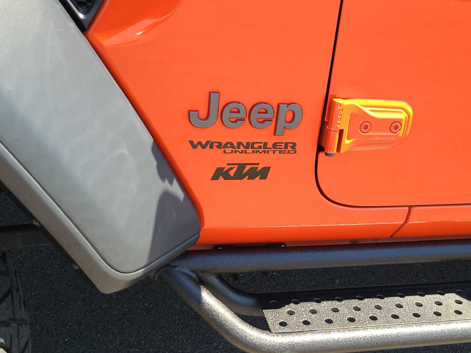 Thumbnail: 2019 Jeep Wrangler - 14