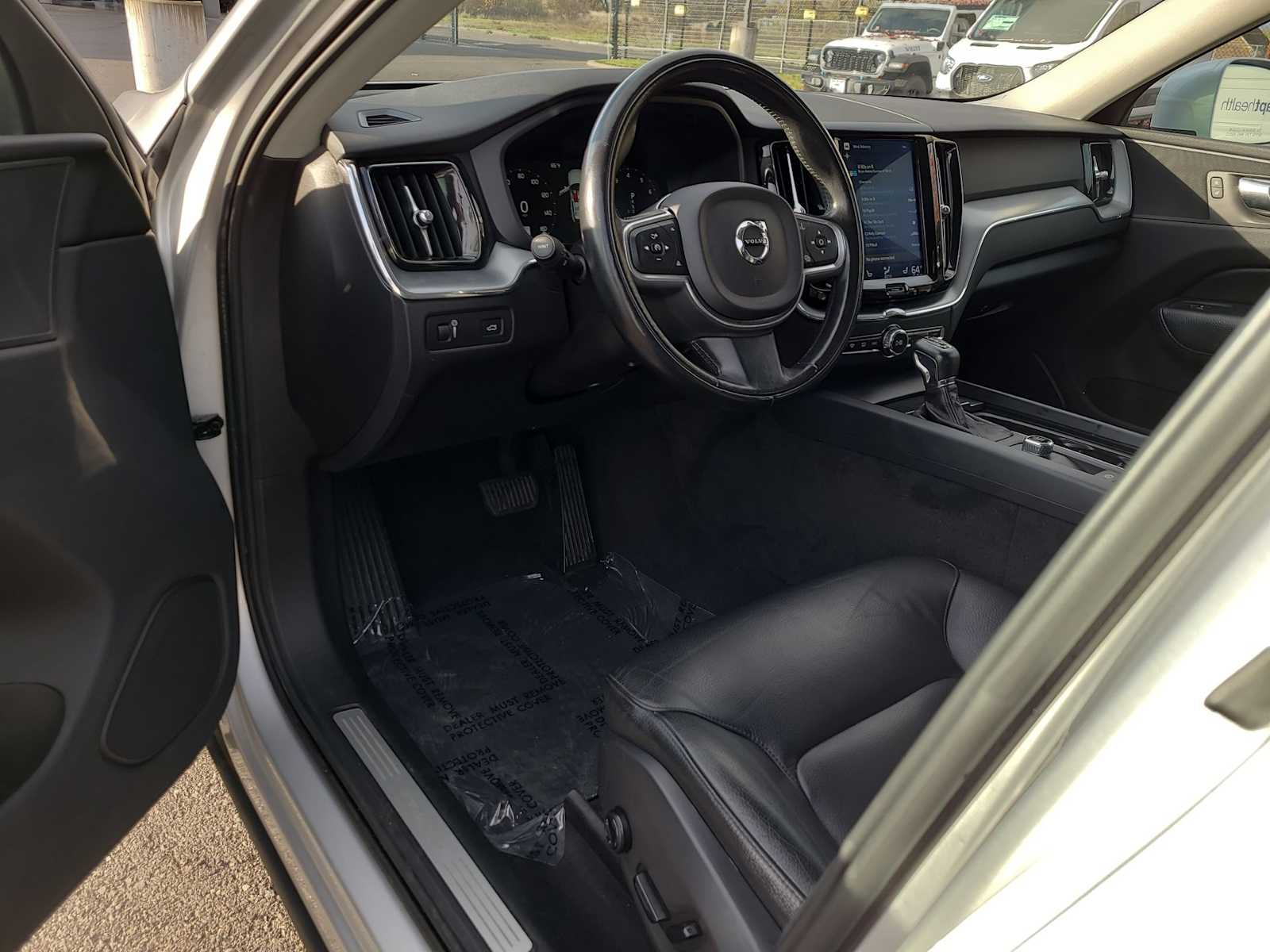 Thumbnail: 2018 Volvo XC60 - 10