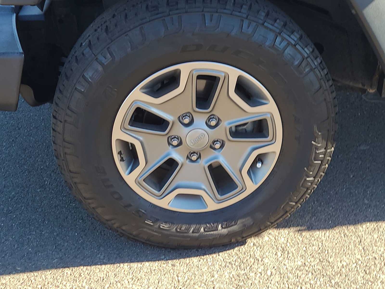 Thumbnail: 2015 Jeep Wrangler - 16