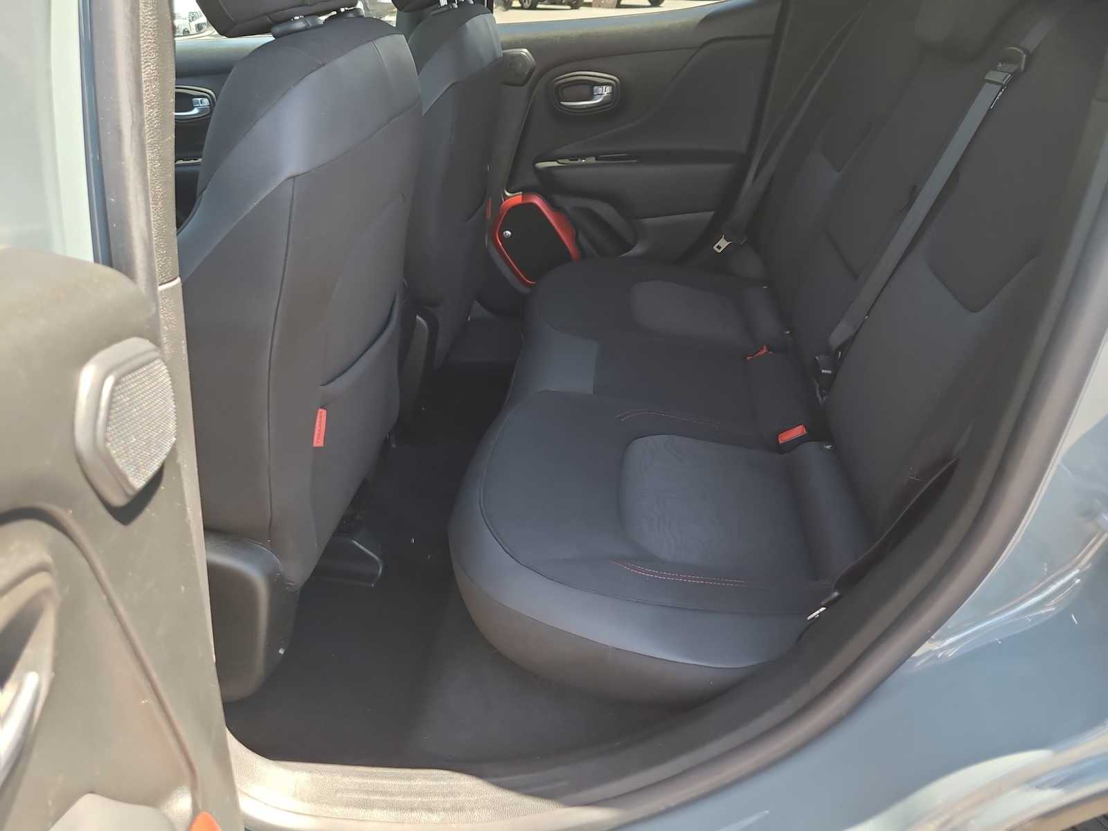 Thumbnail: 2017 Jeep Renegade - 21