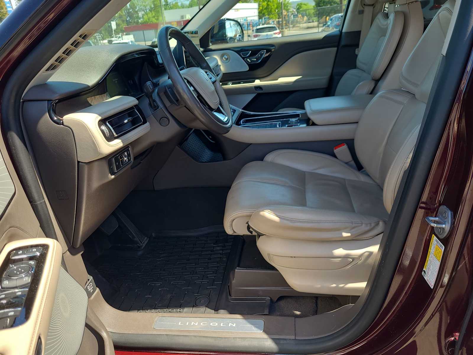 Thumbnail: 2020 Lincoln Aviator - 19