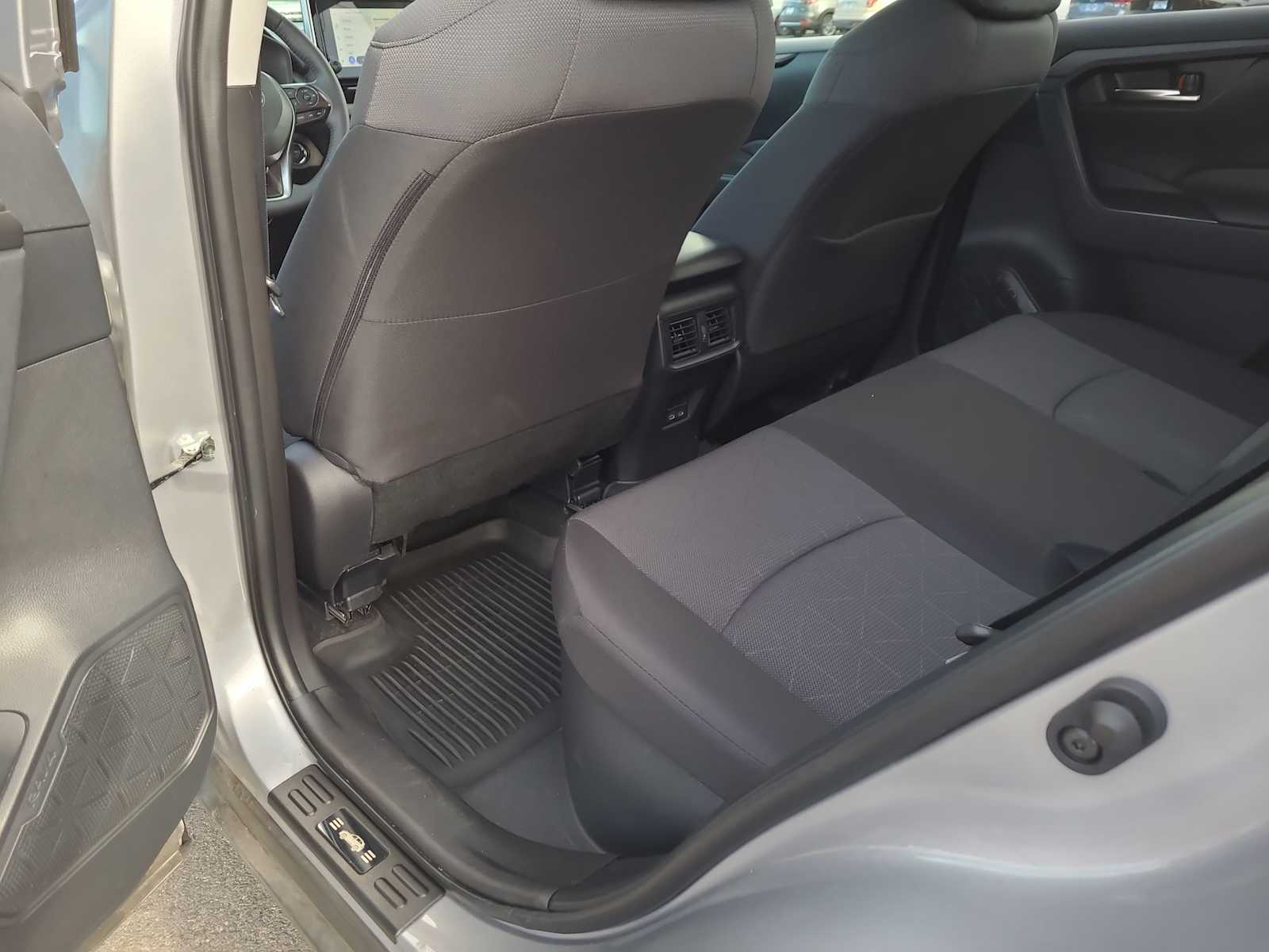 Thumbnail: 2025 Toyota RAV4 - 20