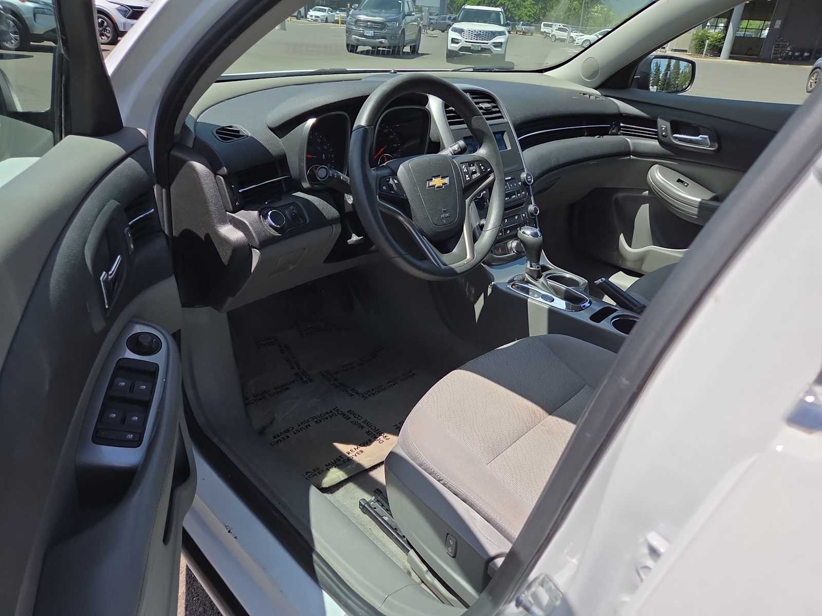 Thumbnail: 2015 Chevrolet Malibu - 10