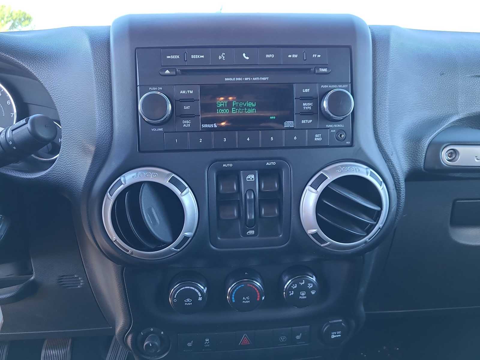 Thumbnail: 2015 Jeep Wrangler - 24