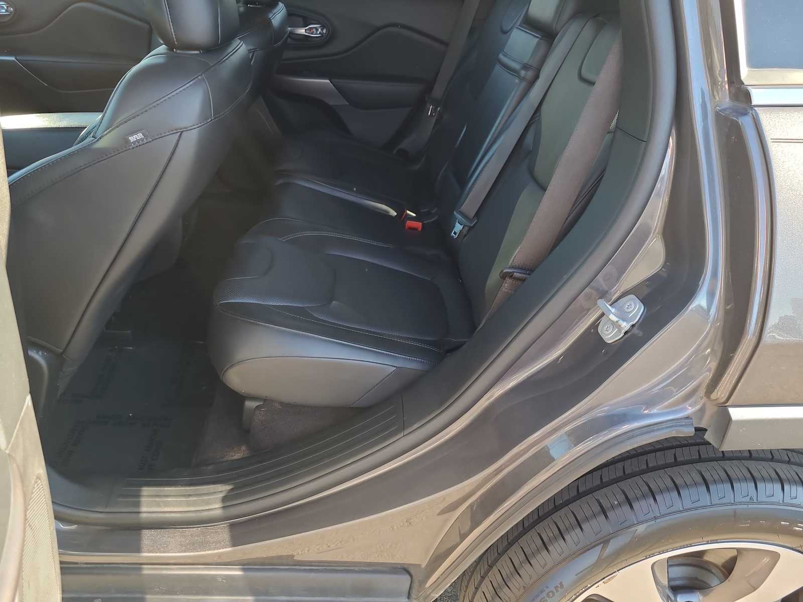 Thumbnail: 2019 Jeep Cherokee - 21