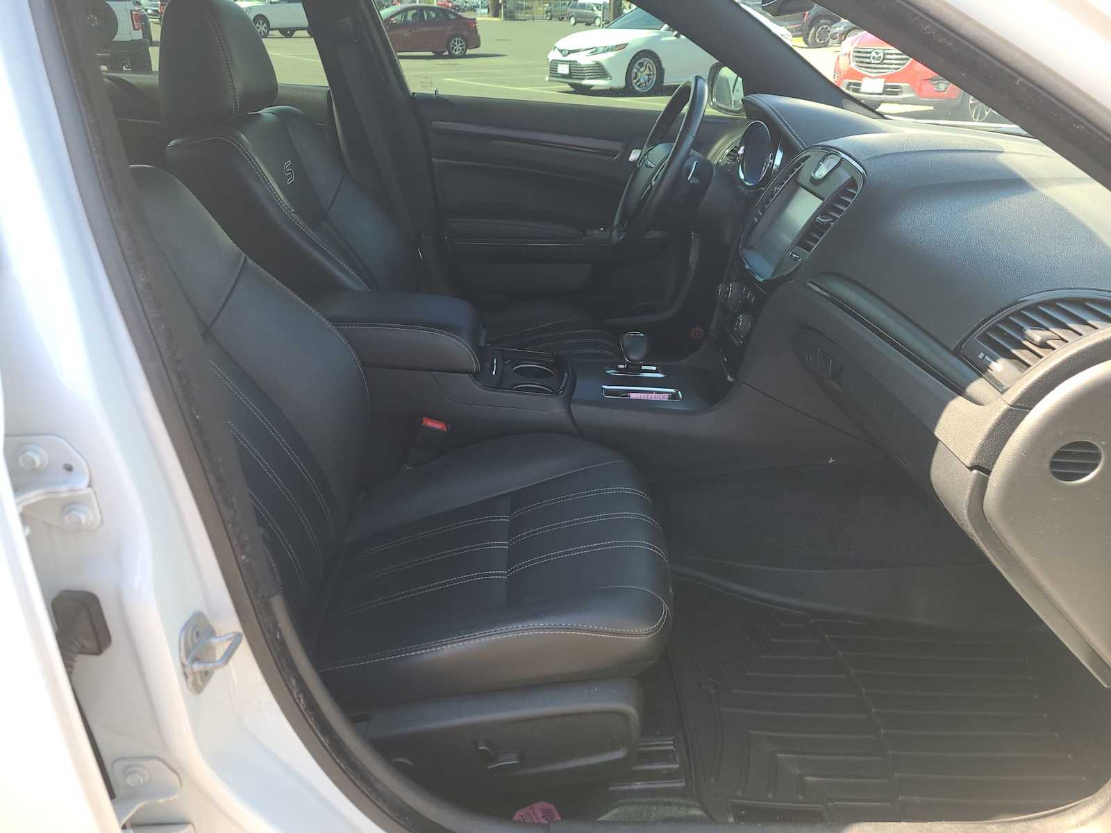 2014 Chrysler 300 S 22