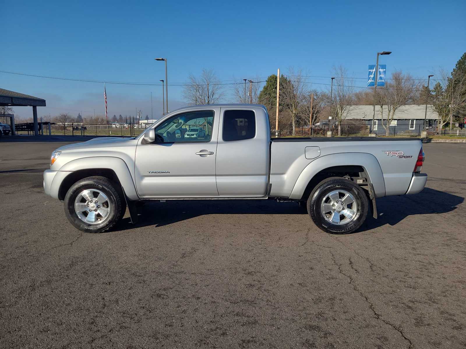 Thumbnail: 2011 Toyota Tacoma - 11