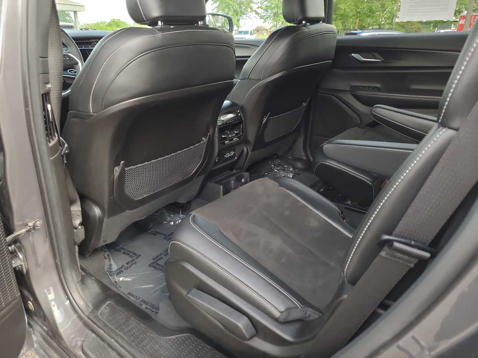 Thumbnail: 2023 Jeep Grand Cherokee - 20