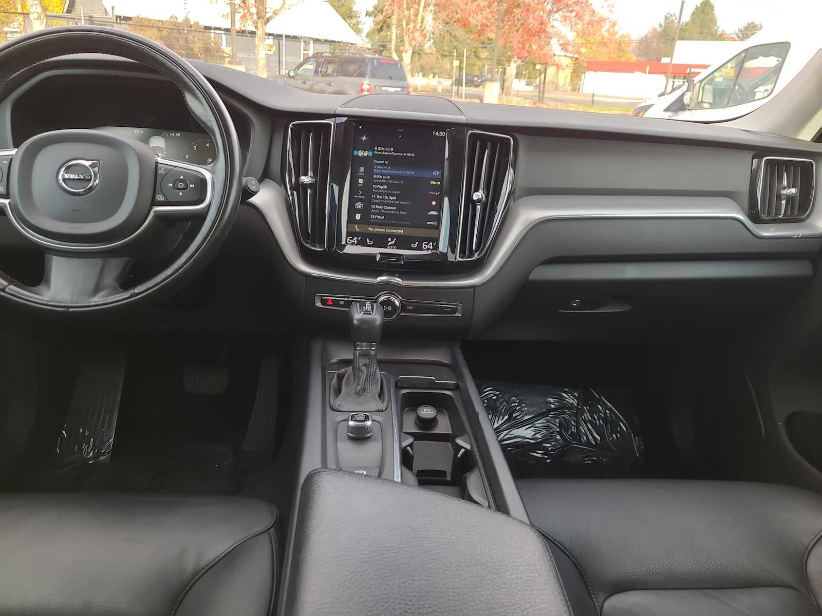 Thumbnail: 2018 Volvo XC60 - 18