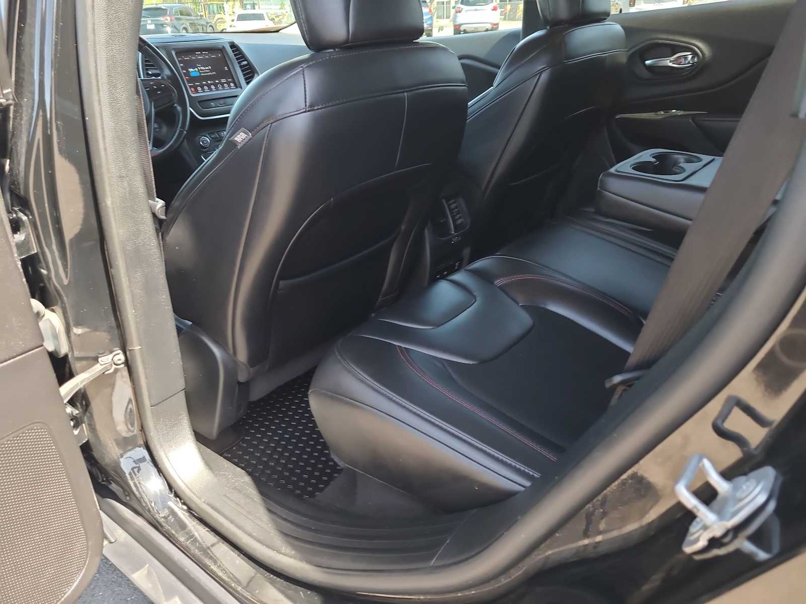 Thumbnail: 2020 Jeep Cherokee - 20