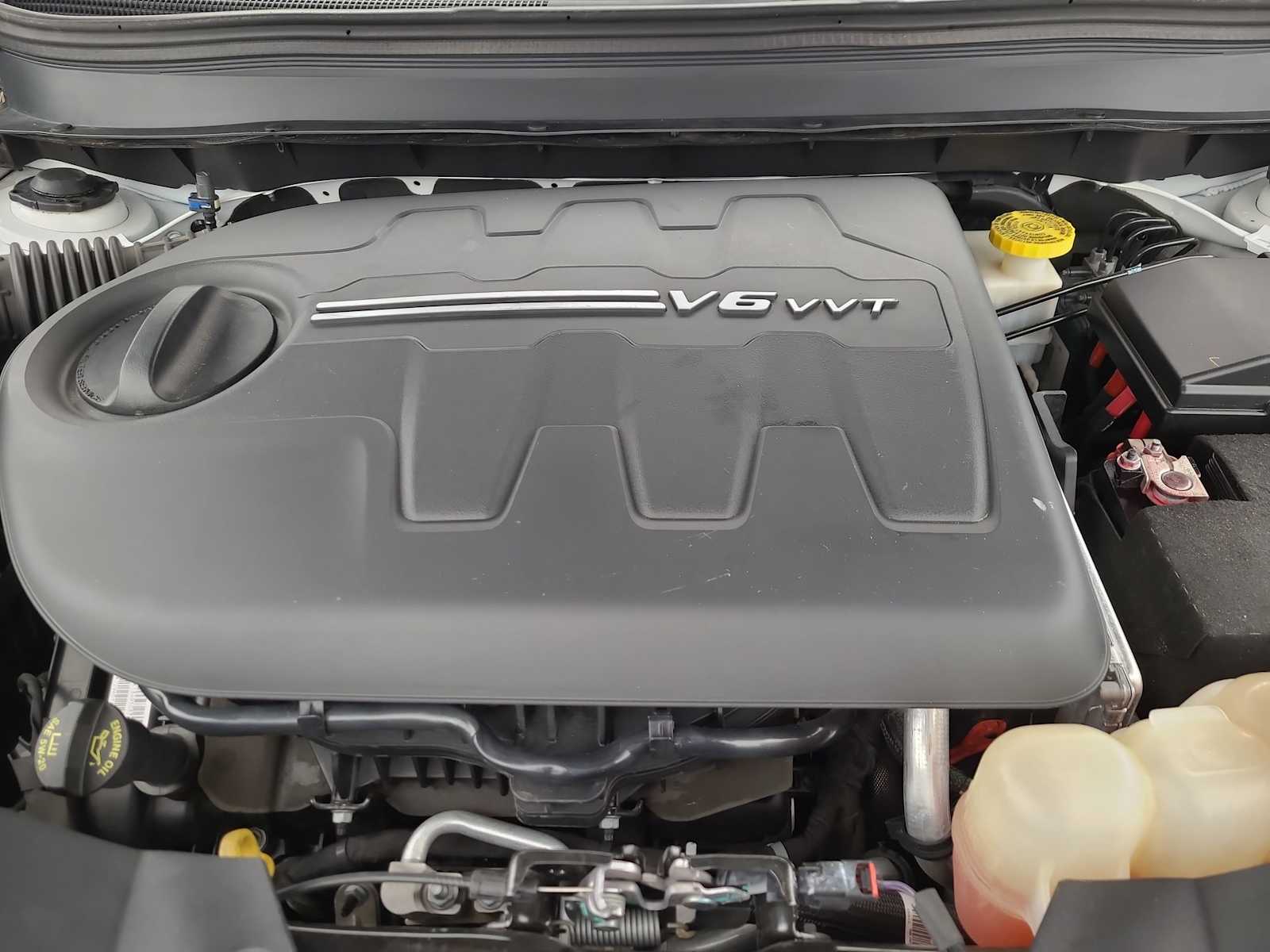 Thumbnail: 2019 Jeep Cherokee - 17