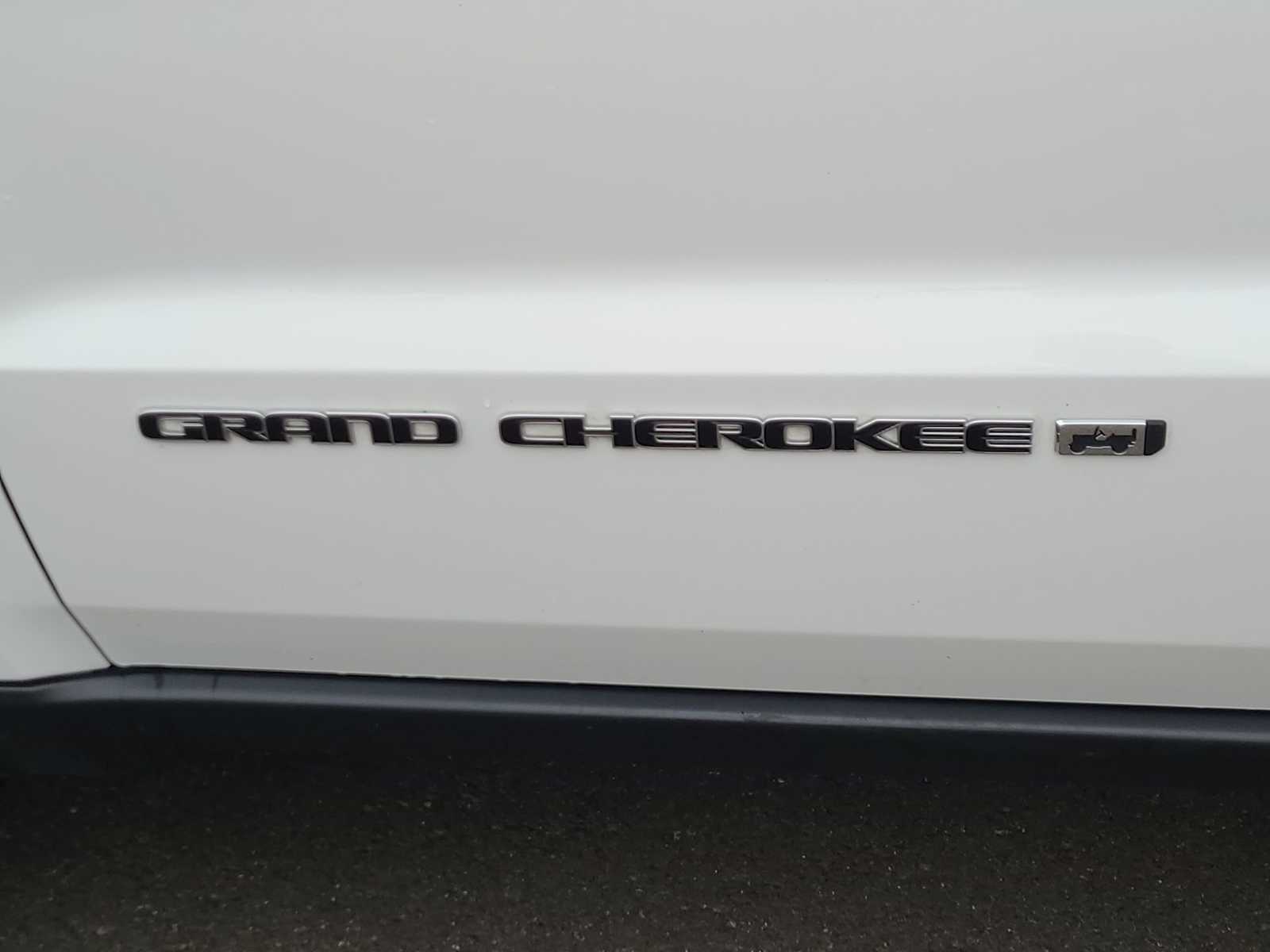 Thumbnail: 2022 Jeep Grand Cherokee - 15