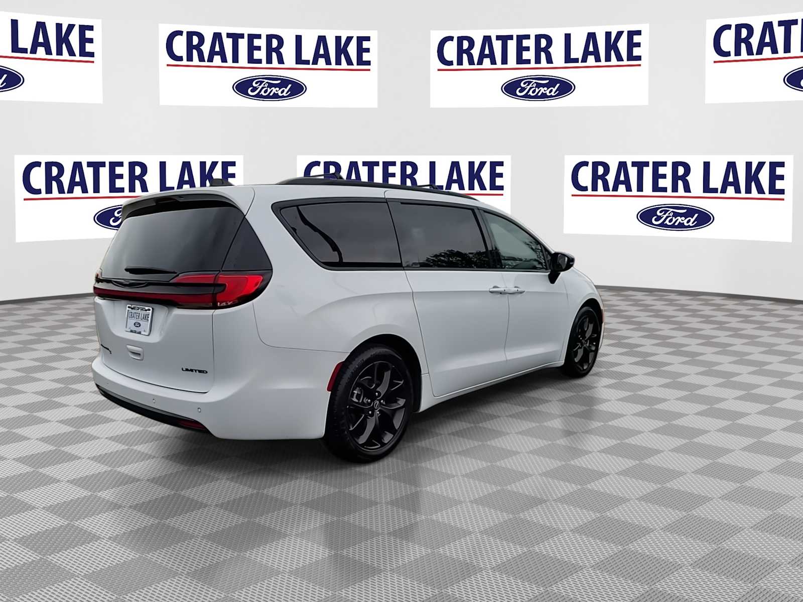 Thumbnail: 2025 Chrysler Pacifica - 8