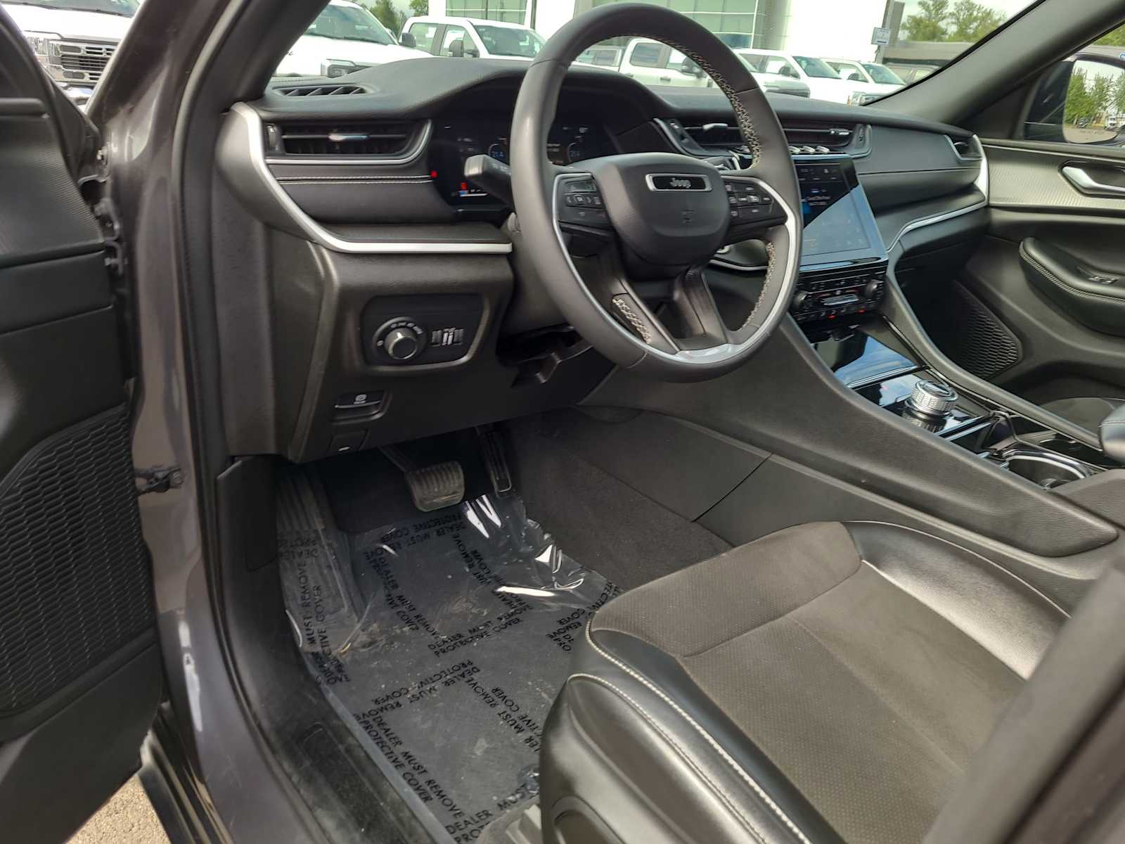 Thumbnail: 2023 Jeep Grand Cherokee - 10