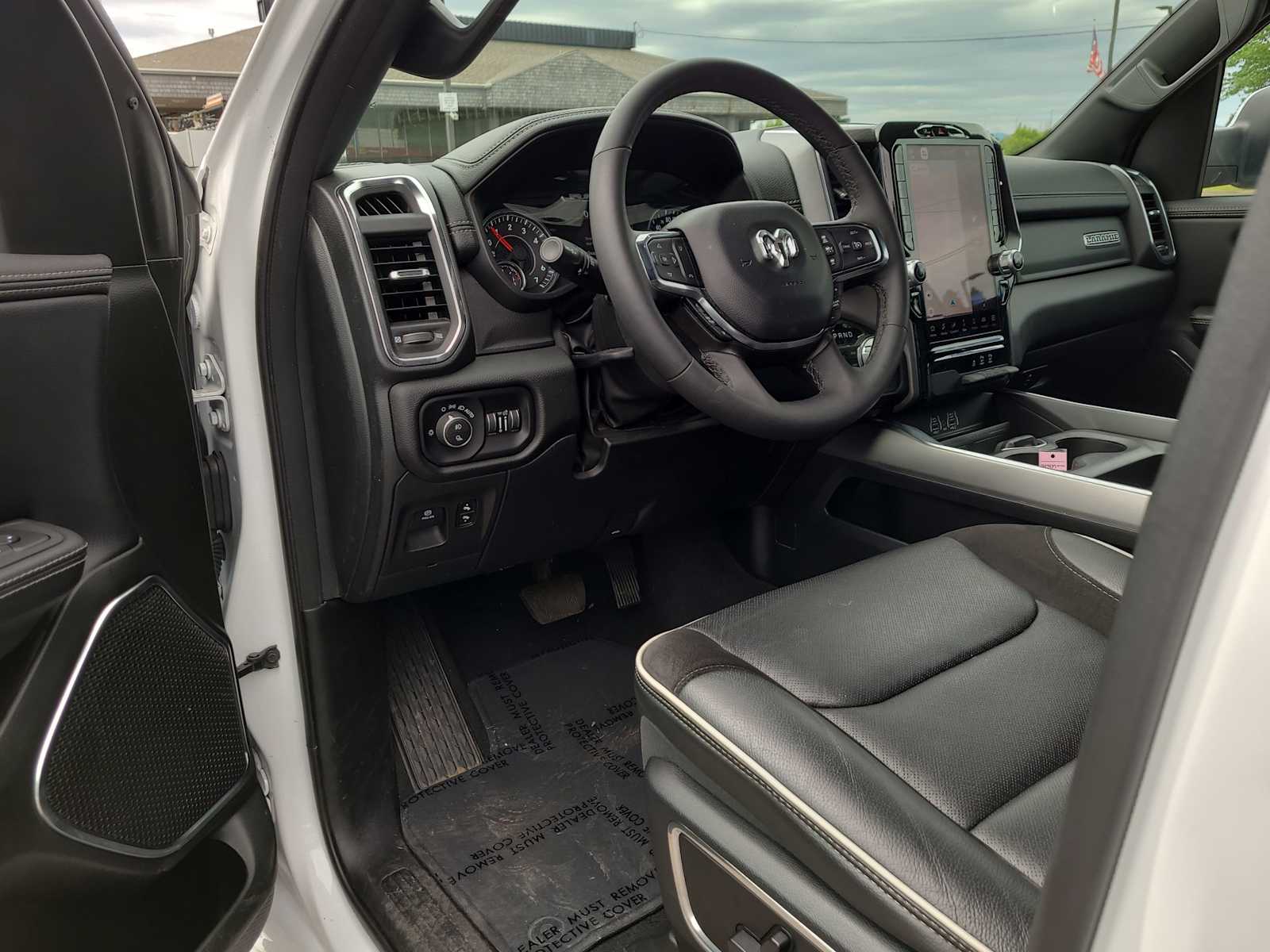 Thumbnail: 2025 RAM 1500 - 10