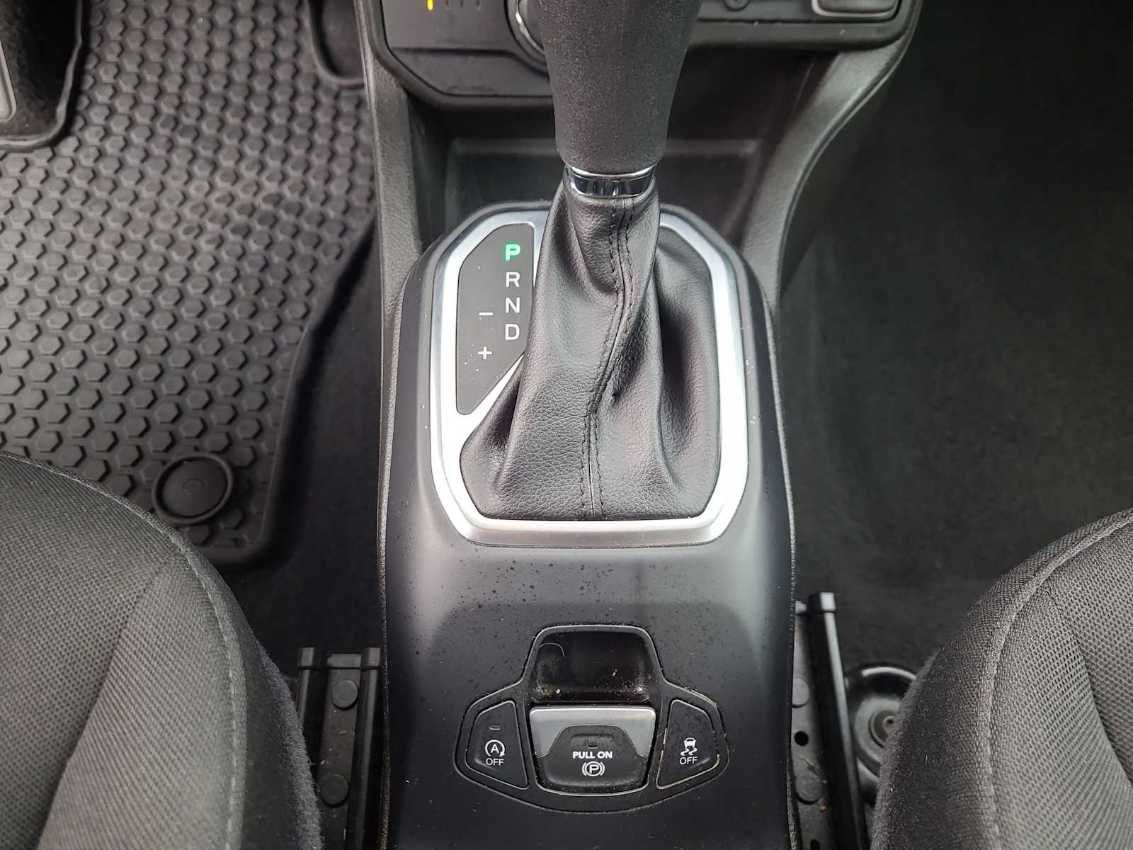 Thumbnail: 2023 Jeep Renegade - 25