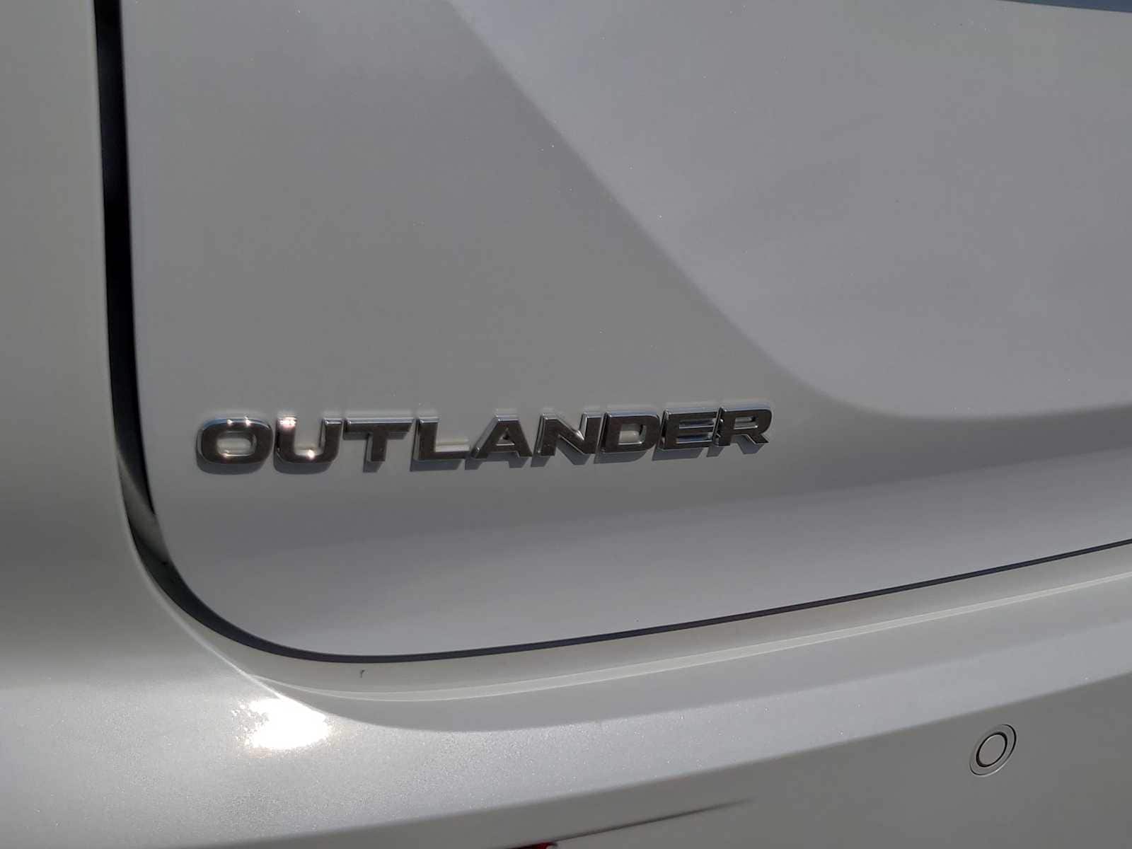 Thumbnail: 2024 Mitsubishi Outlander - 15