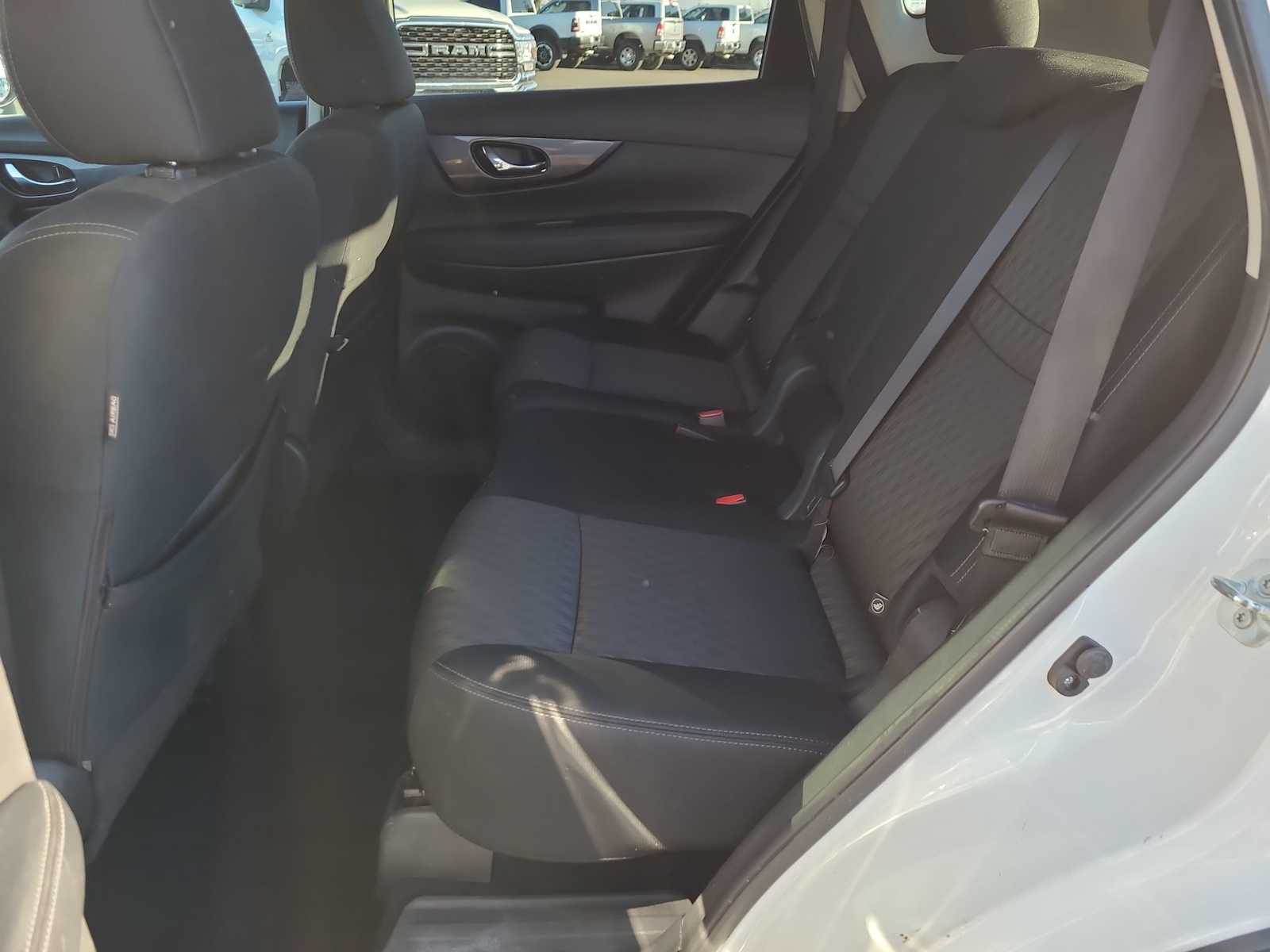 Thumbnail: 2017 Nissan Rogue - 21