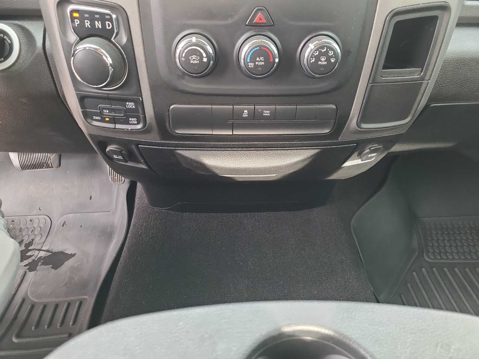 Thumbnail: 2019 RAM 1500 Classic - 25