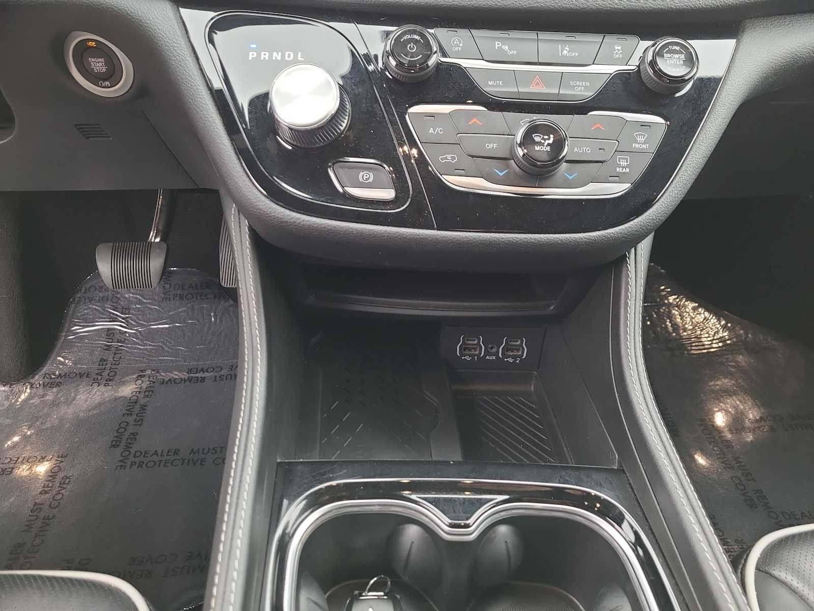 Thumbnail: 2025 Chrysler Pacifica - 25