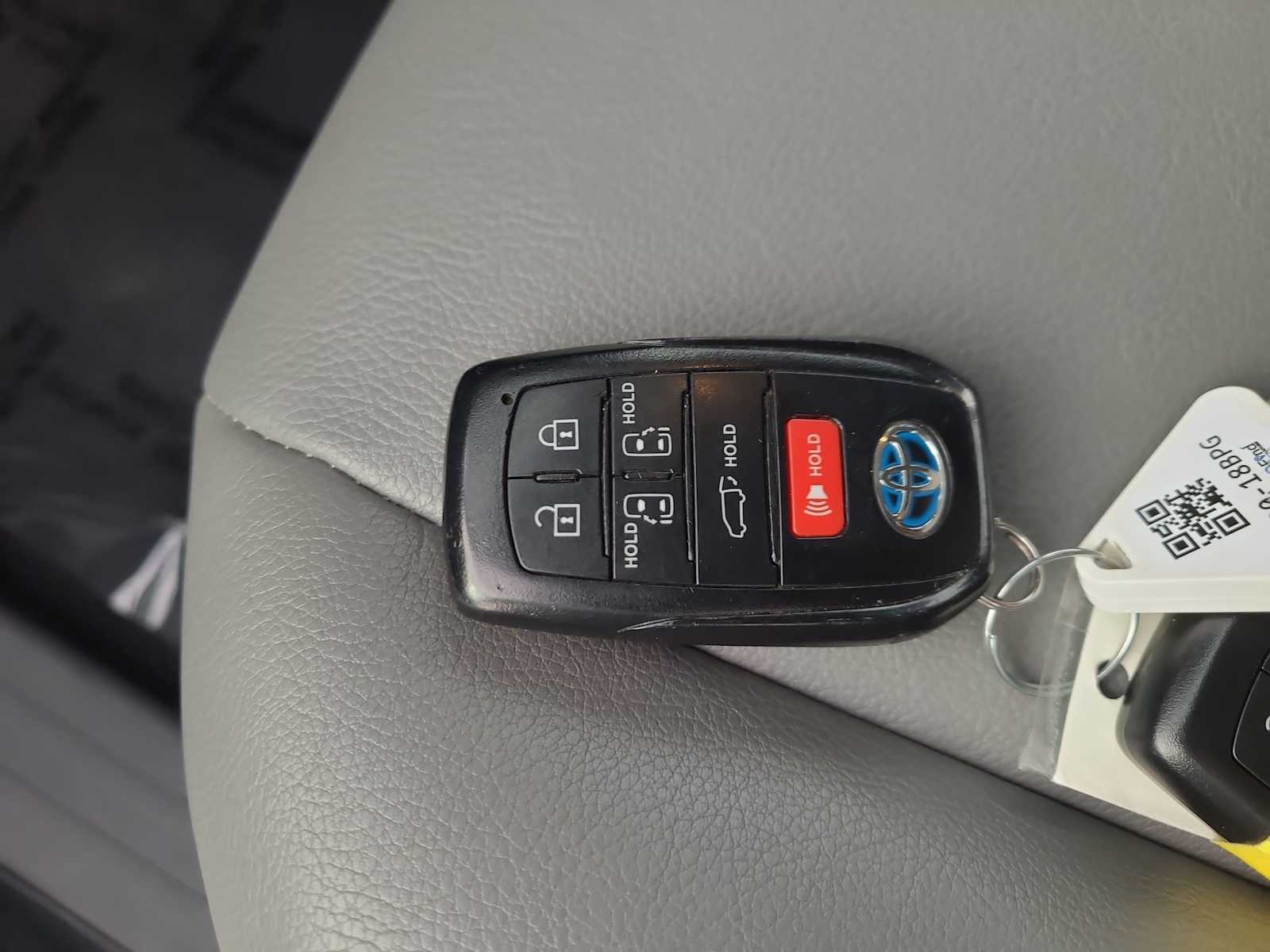 Thumbnail: 2024 Toyota Sienna - 28