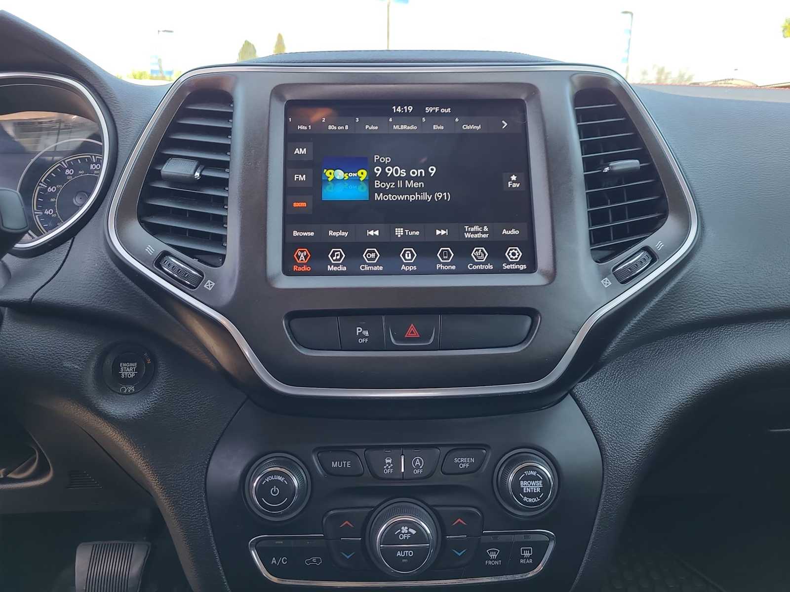 Thumbnail: 2020 Jeep Cherokee - 24