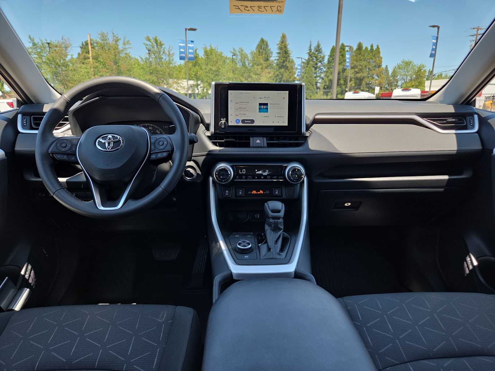 Thumbnail: 2025 Toyota RAV4 - 18