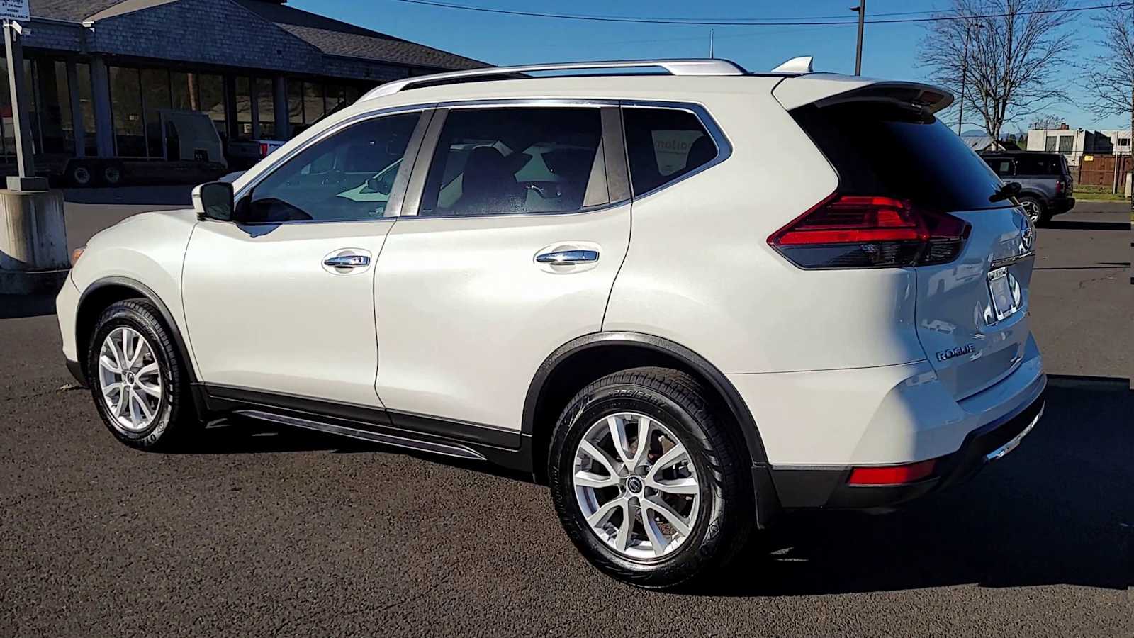 Thumbnail: 2017 Nissan Rogue - 6