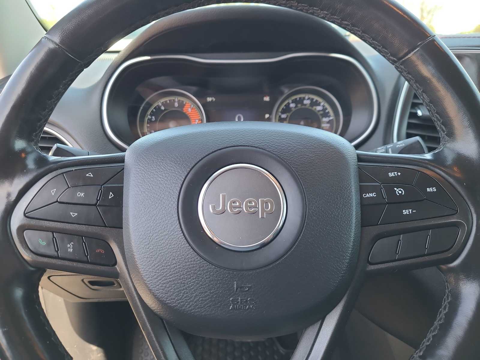 Thumbnail: 2020 Jeep Cherokee - 23